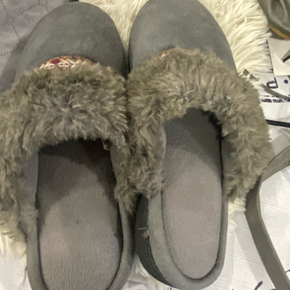 isotoner Gray Fuzzy Women's Slippers